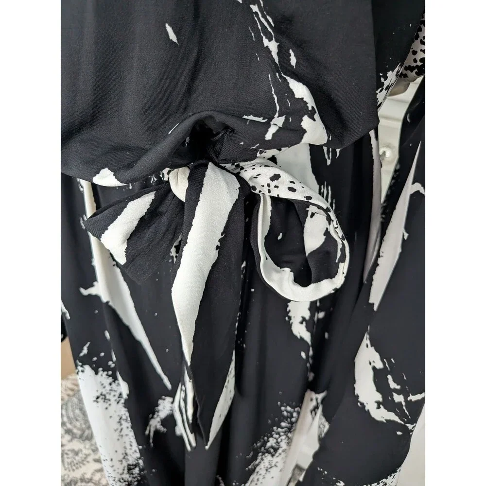 Vivica A. Fox Jumpsuit Women 1X Black Wht Bell-Slv Abstract Splatter Art To Wear